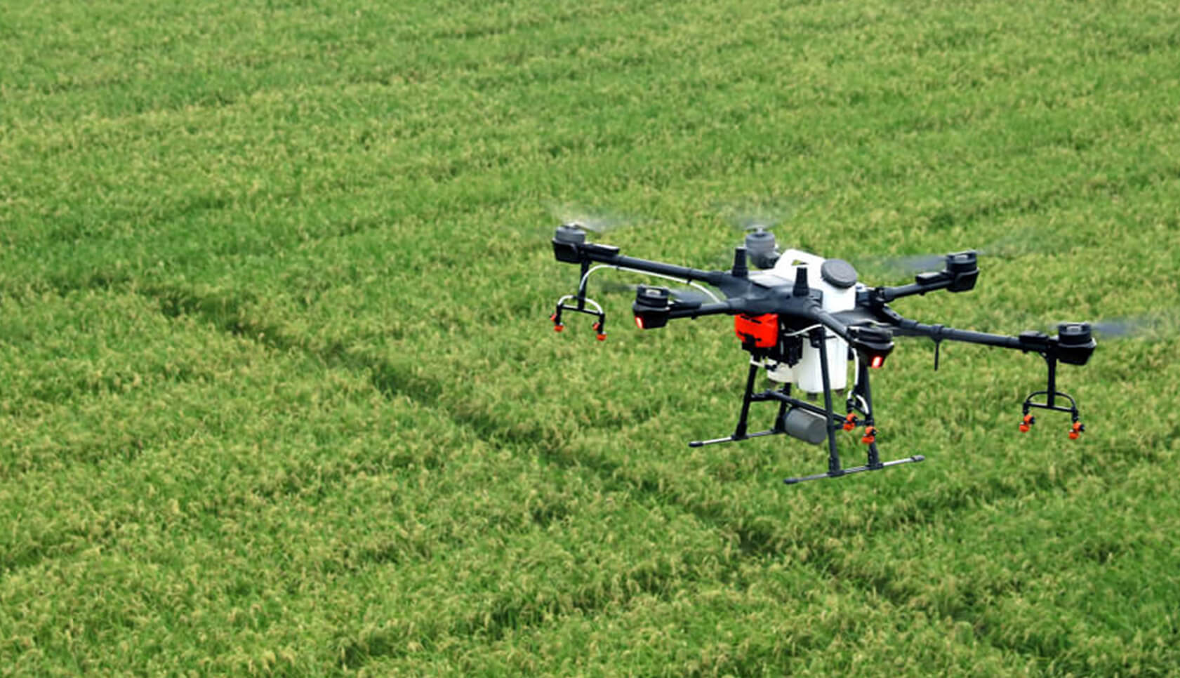 Los equipos de DJI como el Agras T16 ofrecen una solución muy potente para la aplicación de productos fitosanitarios con drones